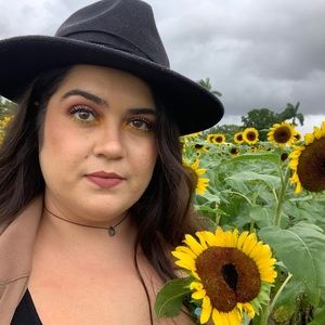 Meet your Posher, Cassandra